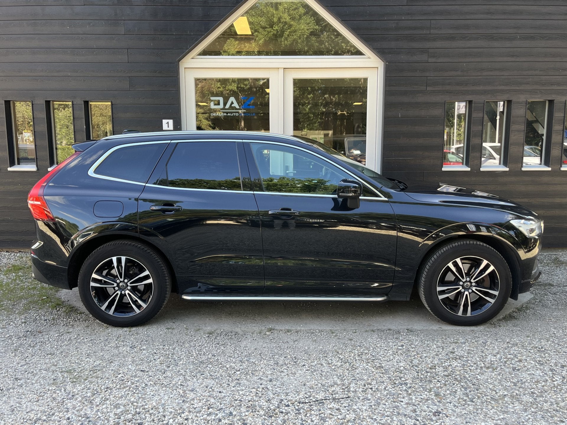 Volvo XC60 2.0 D4 Momentum Aut/Ecc/Leer/Navi/Pano (bj 2019), Auto's, Volvo, Gebruikt, 1969 cc, Zwart, Leder