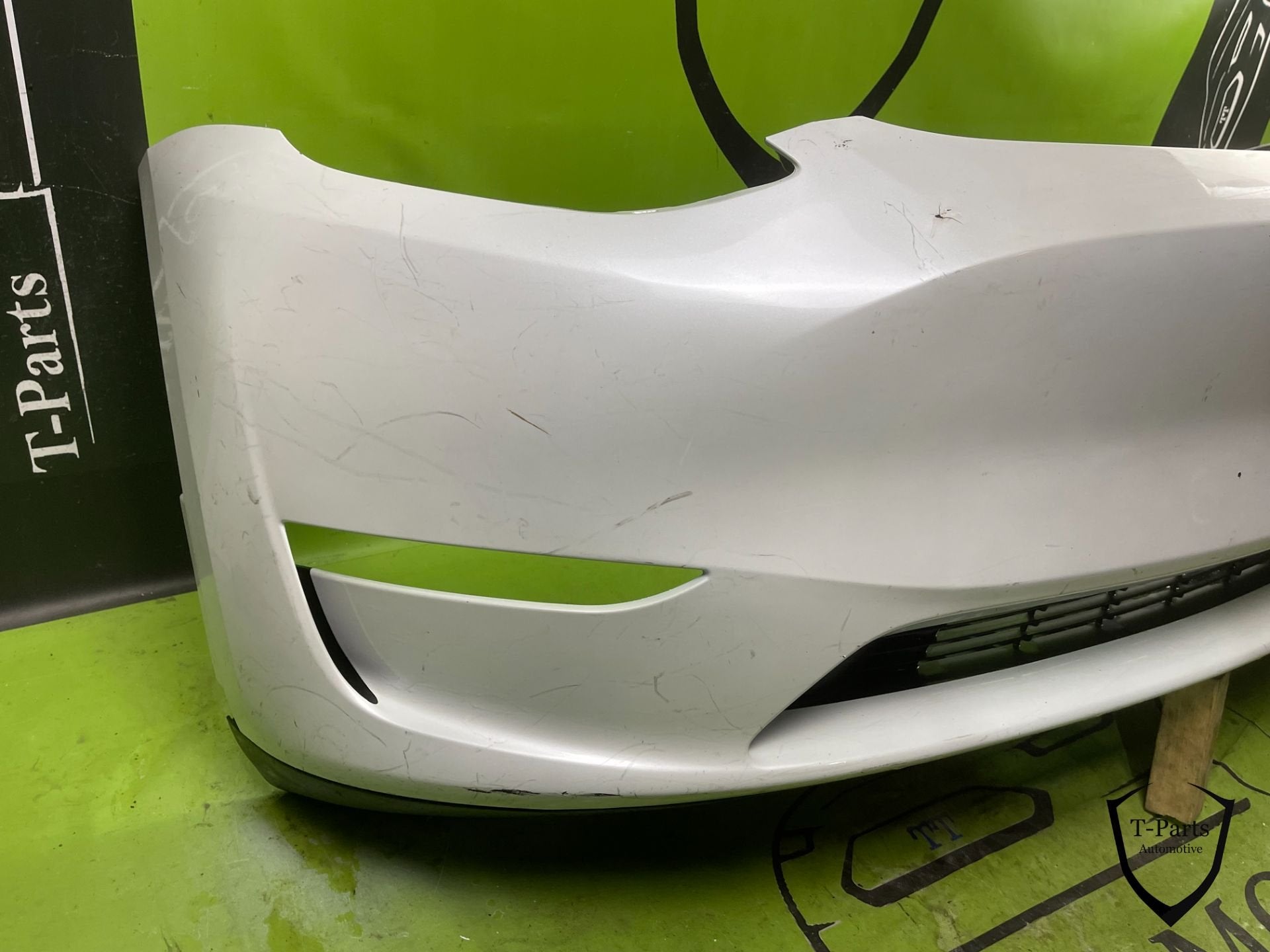 Foto 2 van tesla model Y voorbumper bumper