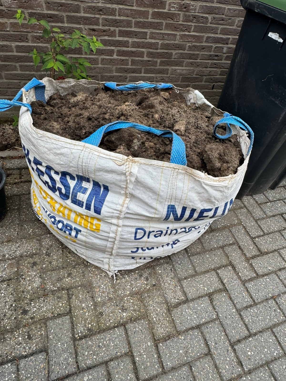 Zwarte grond gratis, Ophalen, Zo goed als nieuw, Overige typen