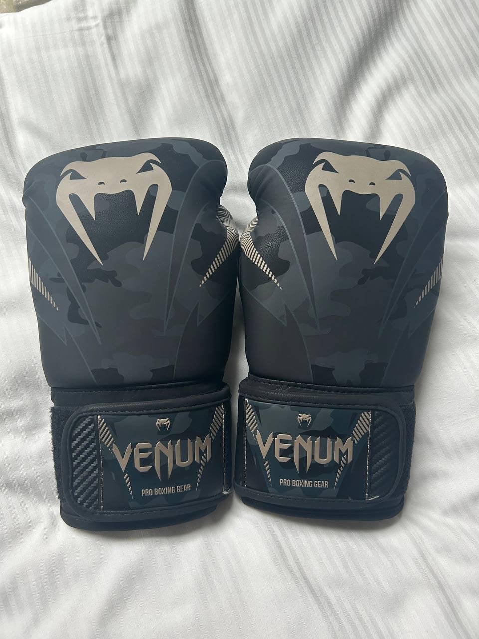 Nieuwe Venum bokshandschoenen 10 OZ - Zwart Camo, Sport en Fitness, Vechtsporten en Zelfverdediging, Ophalen of Verzenden, Nieuw
