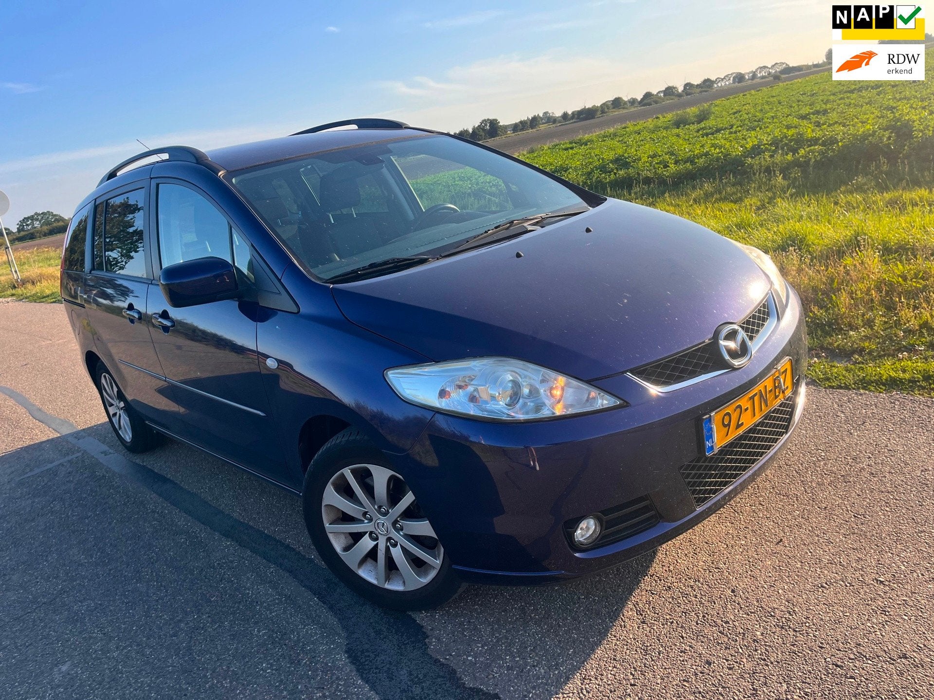 Mazda 5 2.0 Executive / 7 pers nwe apk, Auto's, Mazda, Voorwielaandrijving, Automatische klimaatregeling, Gebruikt, Blauw