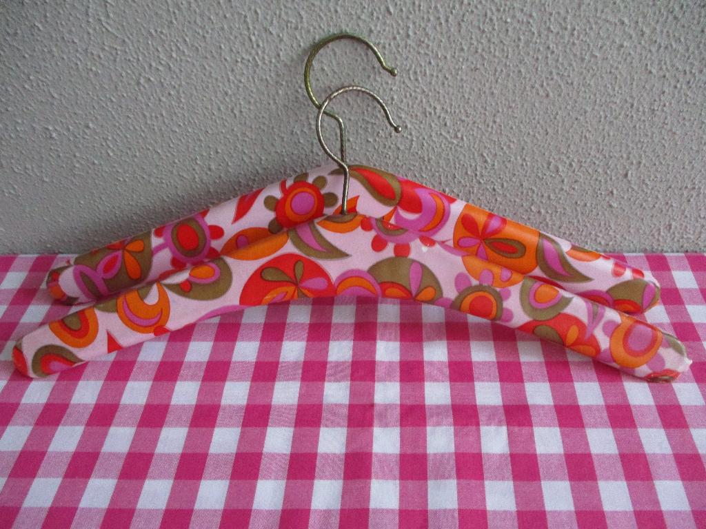 Twee Vintage Kleerhangers / Kledinghangers Retro, Verzamelen, Retro, Ophalen of Verzenden, Huis en Inrichting