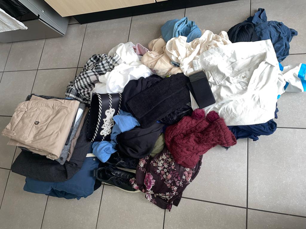 Kledingpakket dames: broeken, jurken, vesten, sjaals (maat 3, Kleding | Dames, Overige Dameskleding, Ophalen of Verzenden, Gedragen