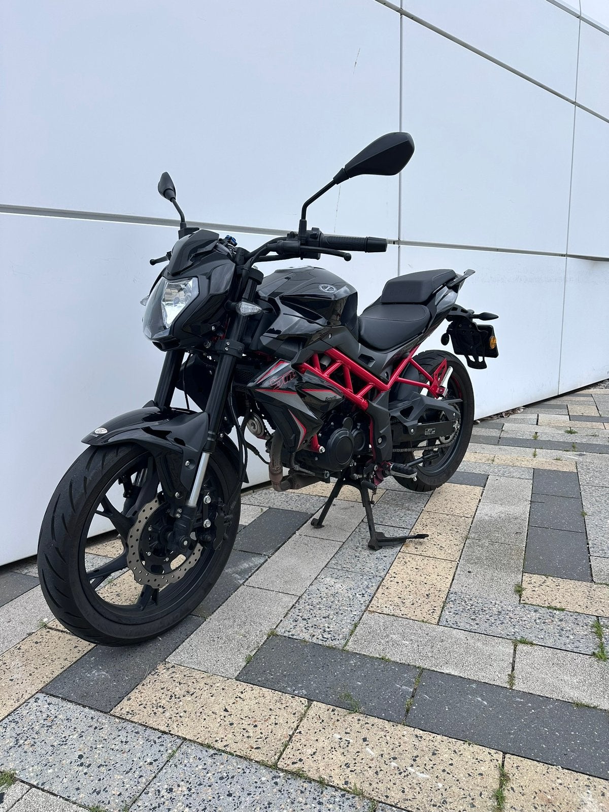 Benelli BN125 10.000km 2025, Motoren, Gebruikt, Particulier, 125 cc, 11 kW of minder