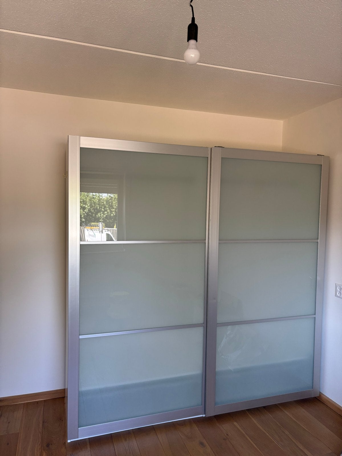 Kledingkast met schuifdeuren en hangruimte, Huis en Inrichting, Kasten | Kledingkasten, Ophalen, Met plank(en), Gebruikt, 100 tot 150 cm