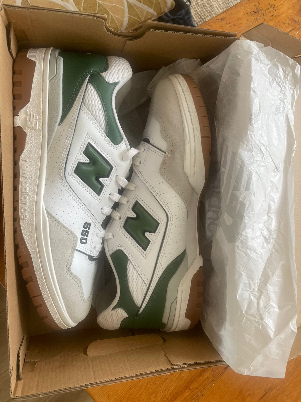 New Balance 550 groen - wit maat 46 1/2, Kleding | Heren, Schoenen, Ophalen of Verzenden, Zo goed als nieuw, Wit