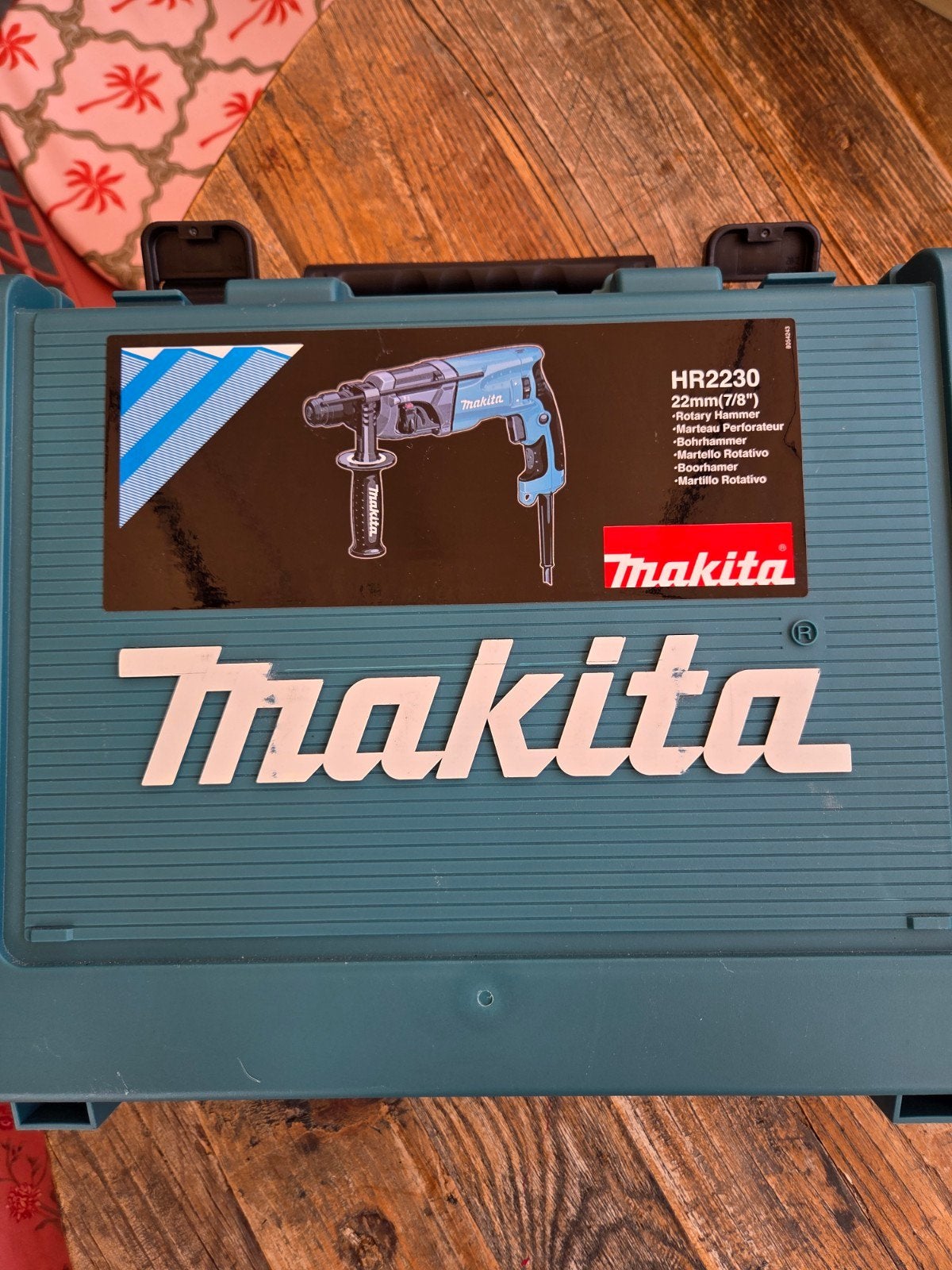 Makita HR2230 klopboormachine, Doe-het-zelf en Verbouw, Gereedschap | Boormachines, Ophalen, Zo goed als nieuw, Boormachine