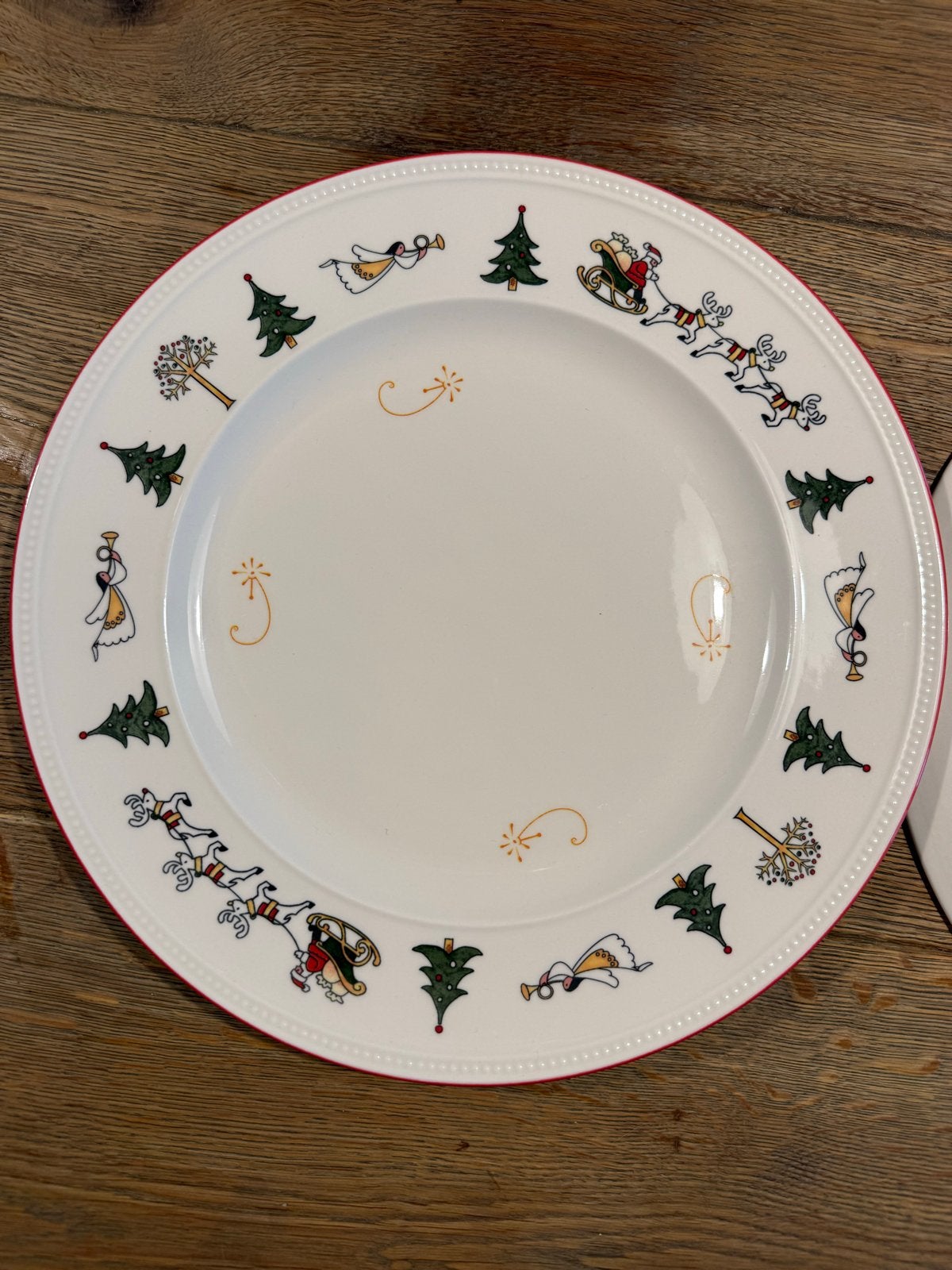 2 Wedgwood Kerstborden 31 cm, Huis en Inrichting, Keuken | Servies, Ophalen of Verzenden, Zo goed als nieuw, Bord(en), Wedgwood