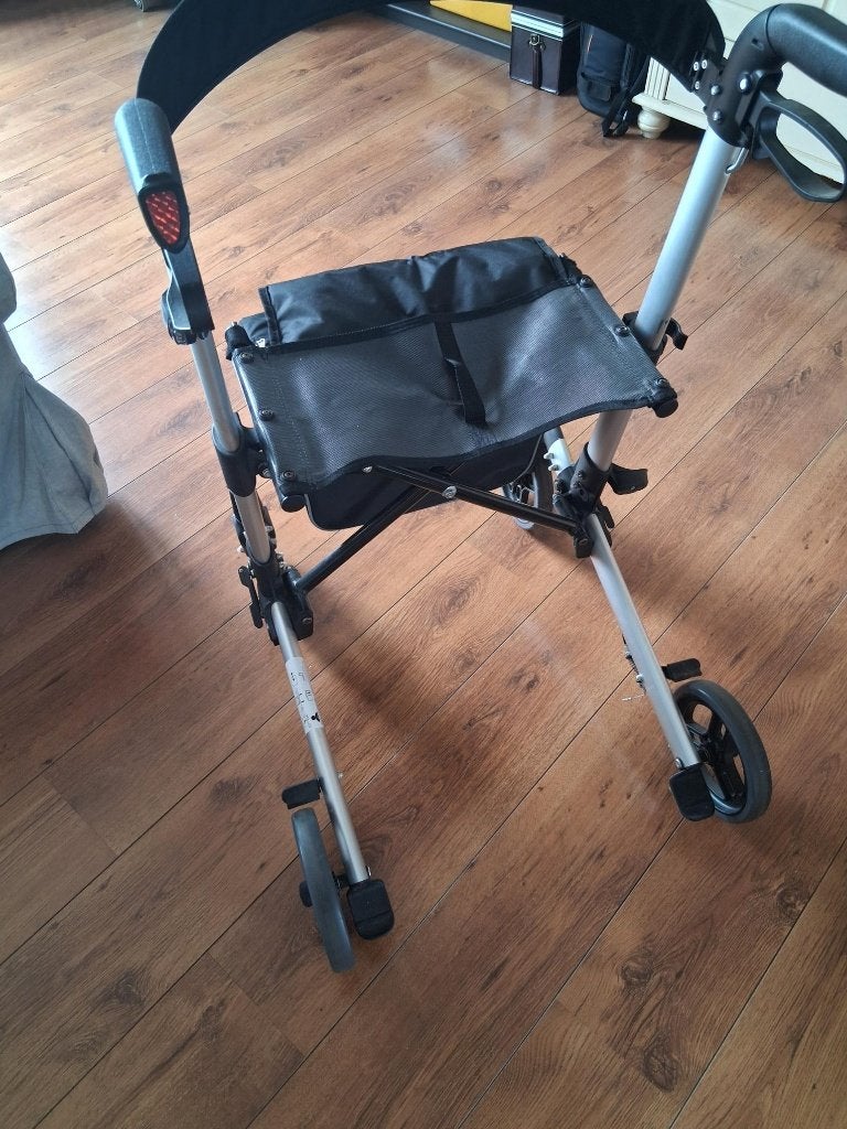 rollator te koop, Diversen, Ophalen, Opvouwbaar, Zo goed als nieuw