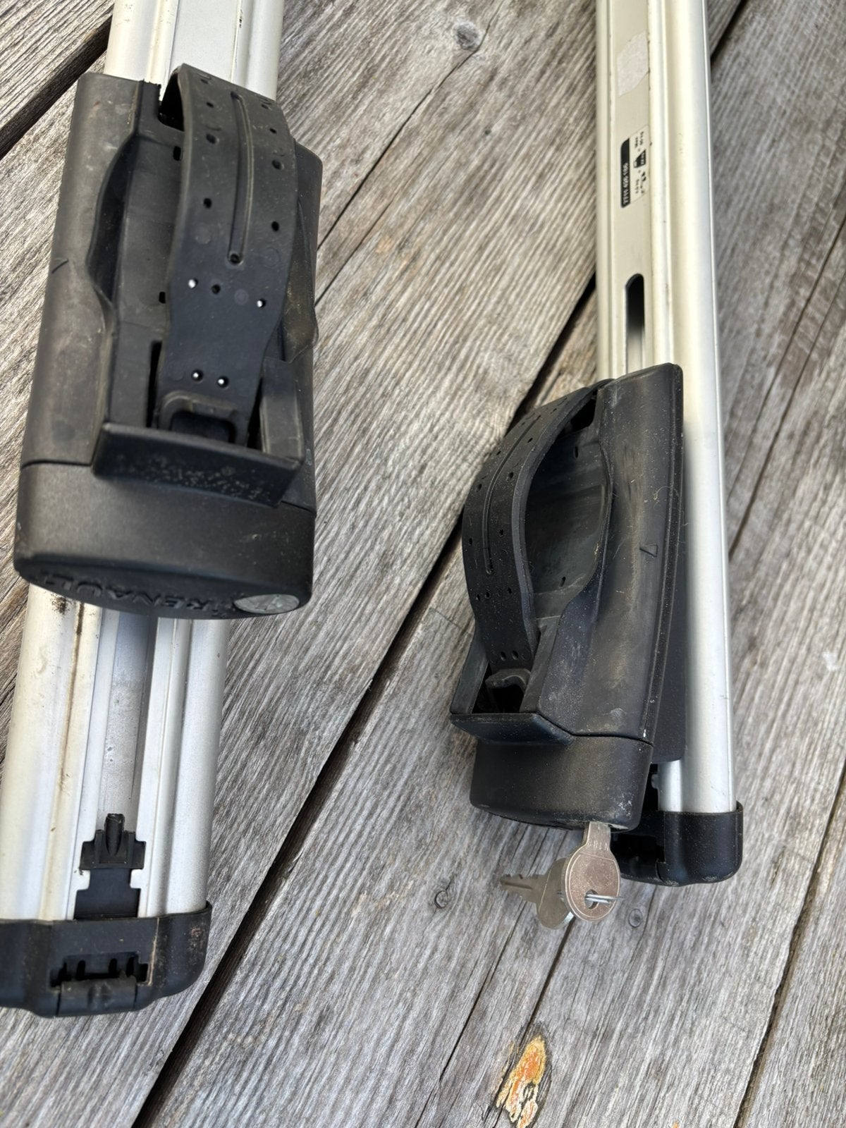 Dakdragers Thule voor auto met roofrails, Auto diversen, Ophalen, Gebruikt