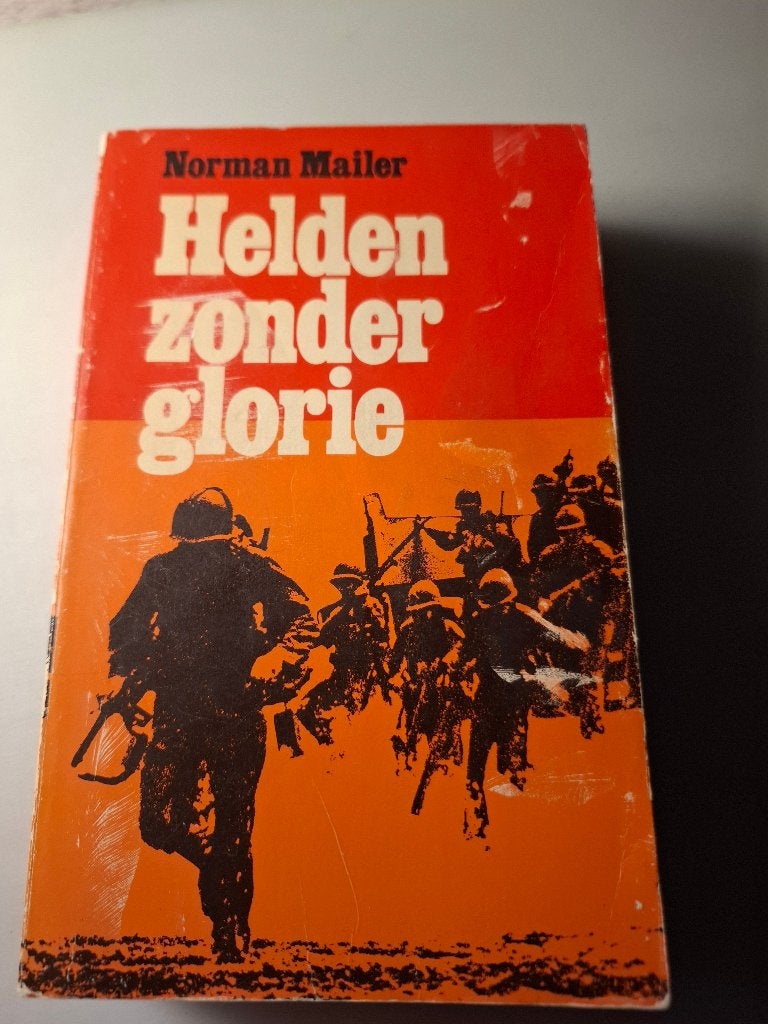 Boek - Helden zonder glorie, Ophalen of Verzenden, Gelezen