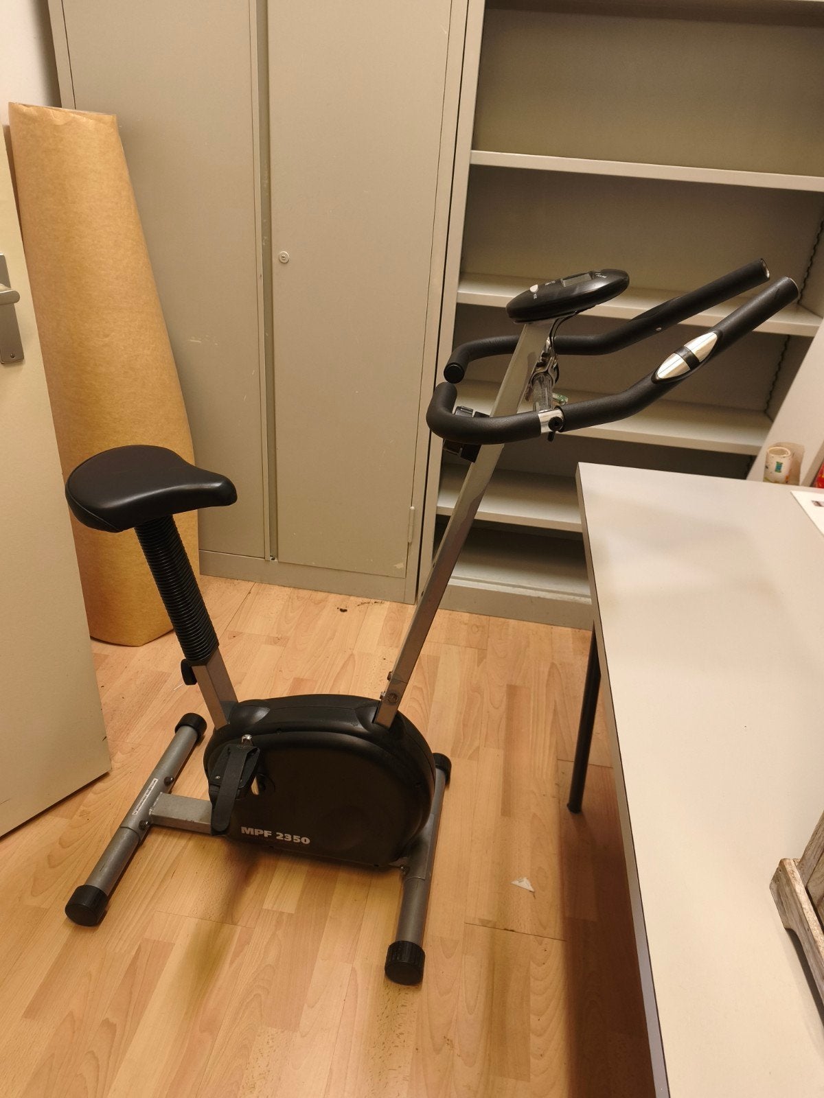 MPF 2350 Hometrainer - Compact en Gebruiksvriendelijk, Ophalen