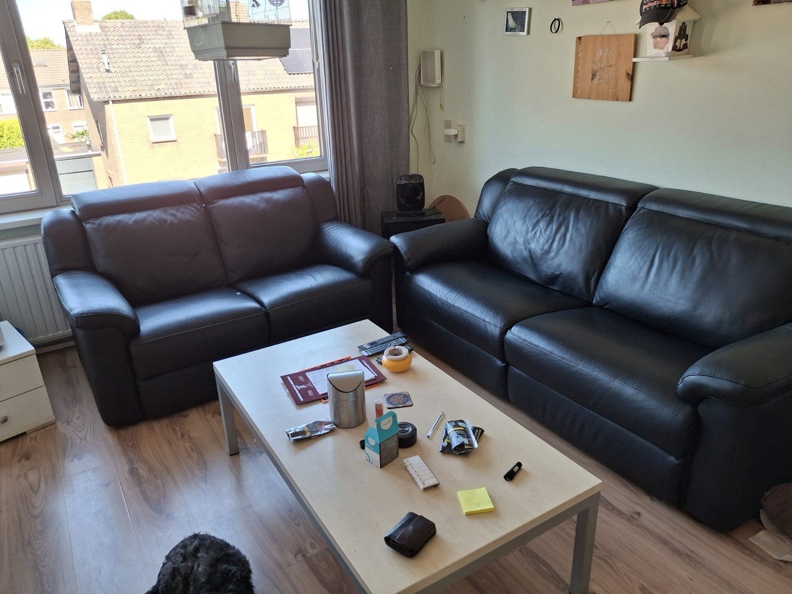 Zwarte leren banken - 2-zits en 3-zits, Huis en Inrichting, Banken | Bankstellen, Ophalen, Gebruikt, Rechte bank, 200 tot 250 cm