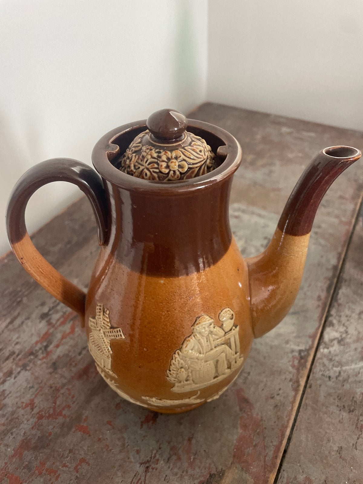 Antieke Royal Doulton theepot met reliëfdecoratie, Ophalen