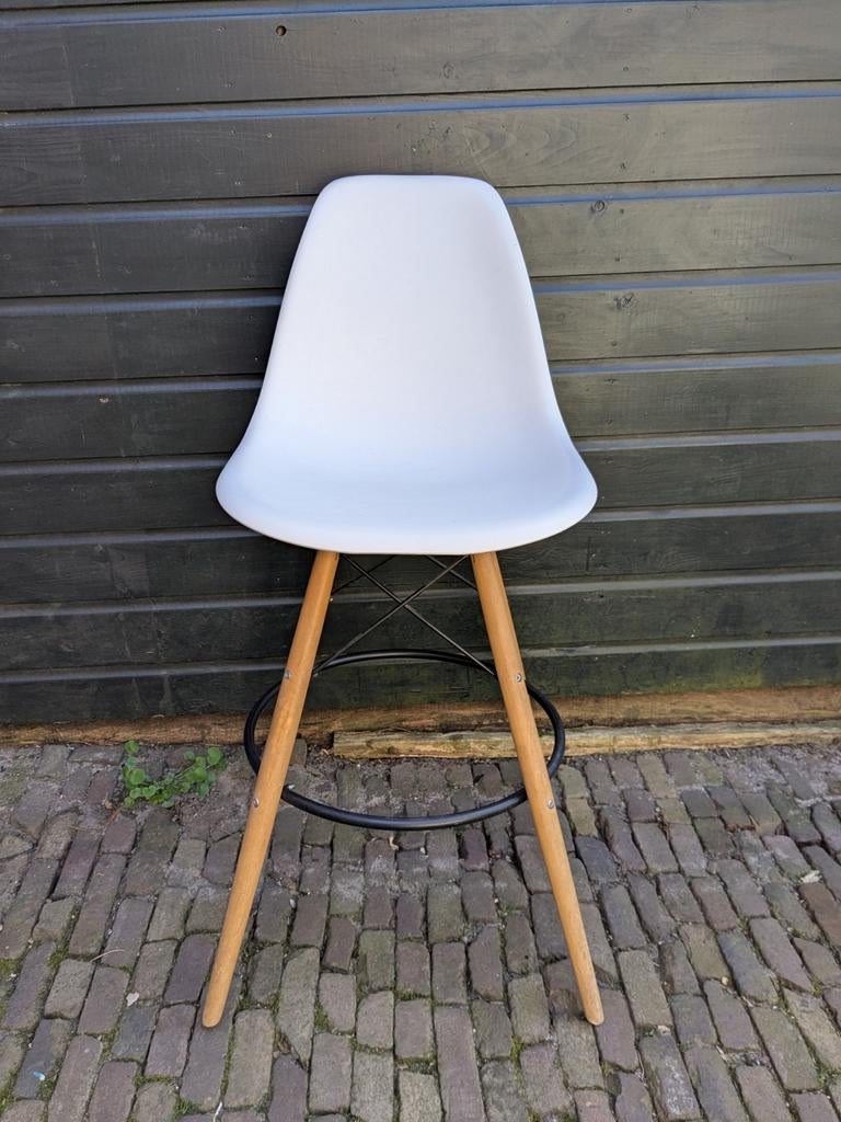 4x Vitra Eames DSW style barstoelen €40 per stuk, Hout, Wit, Ophalen of Verzenden, Zo goed als nieuw