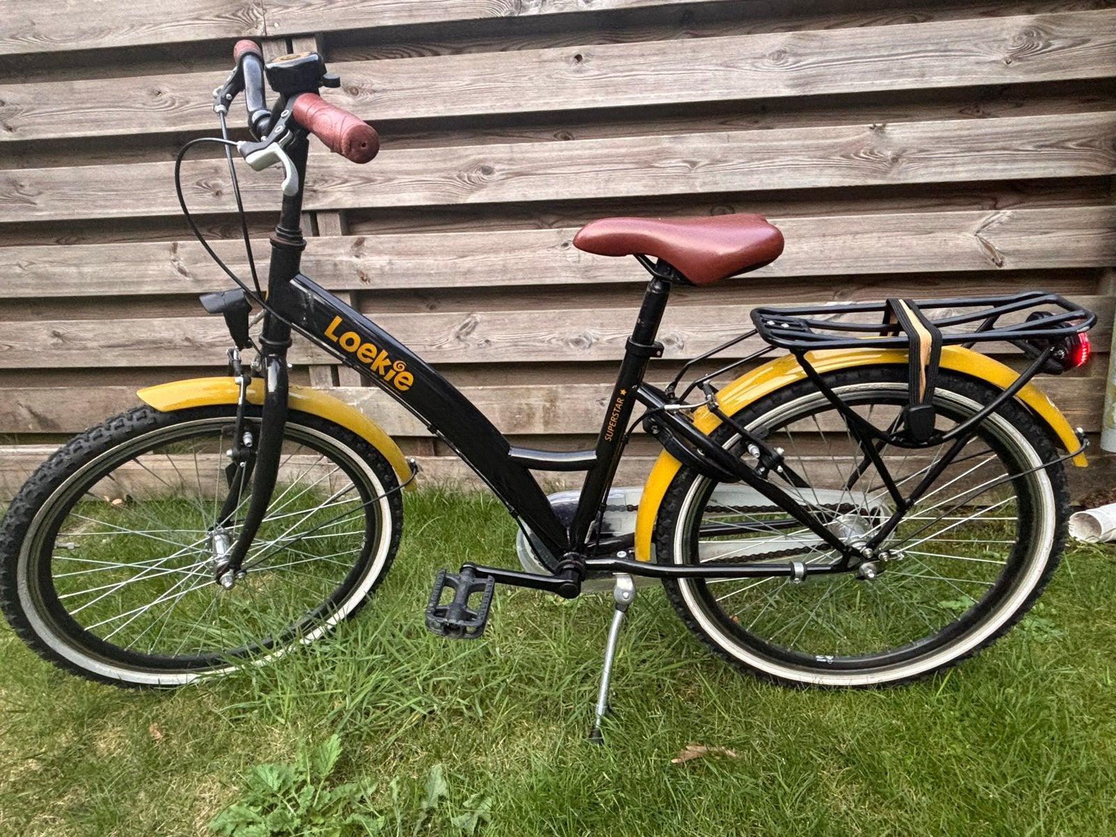 Loekie Superstar kinderfiets 22 inch - Zwart/Geel, Ophalen, 22 inch, Gebruikt, Loekie