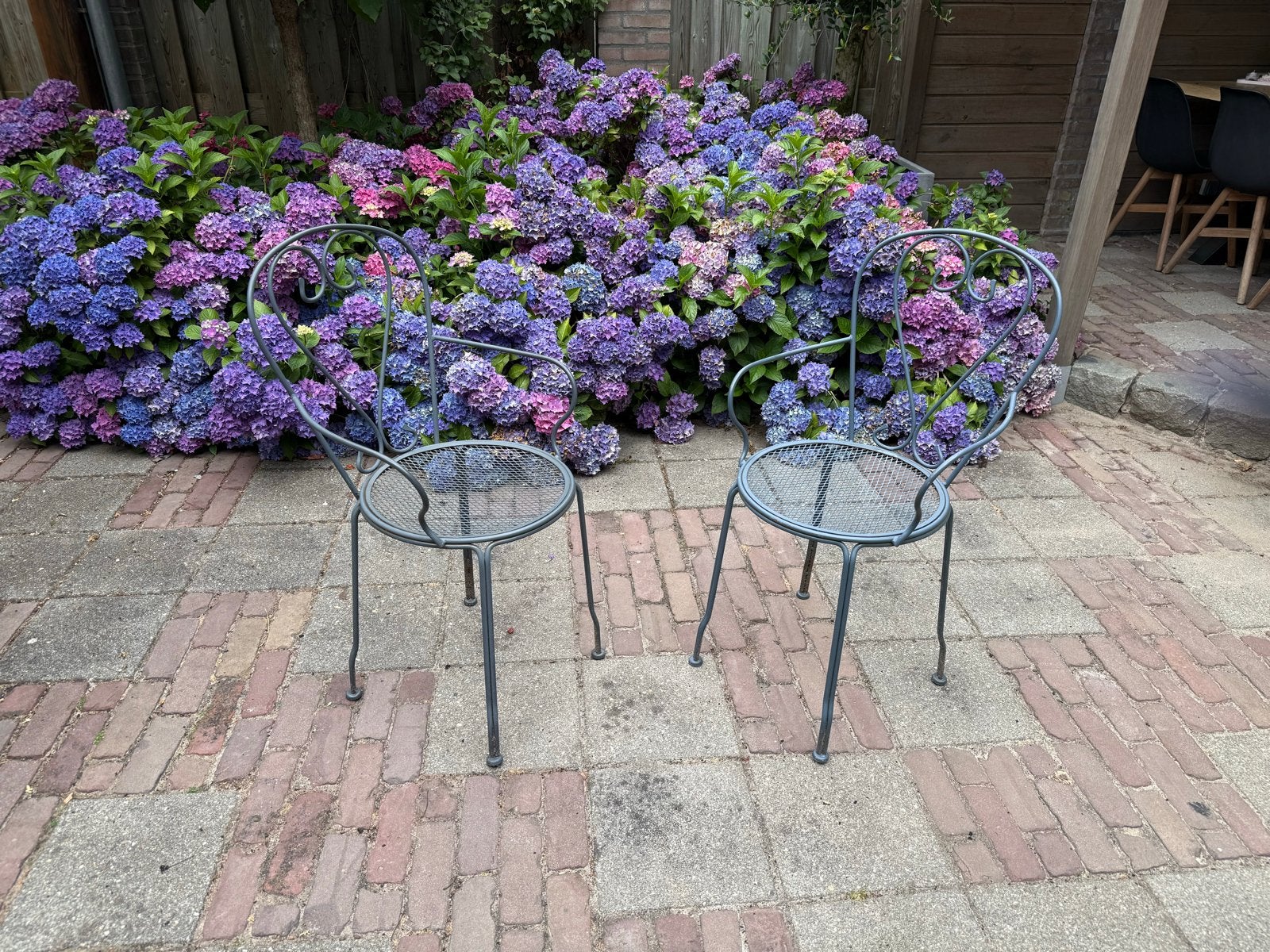 2 stalen bistro stoelen, gepoedercoat, Ophalen, Gebruikt, Metaal