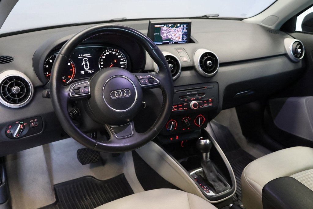 Audi A1 1.4 TFSI 119g. Attraction Pro Line |AUT|Navi|, Euro 5, Stof, Beige, 4 cilinders