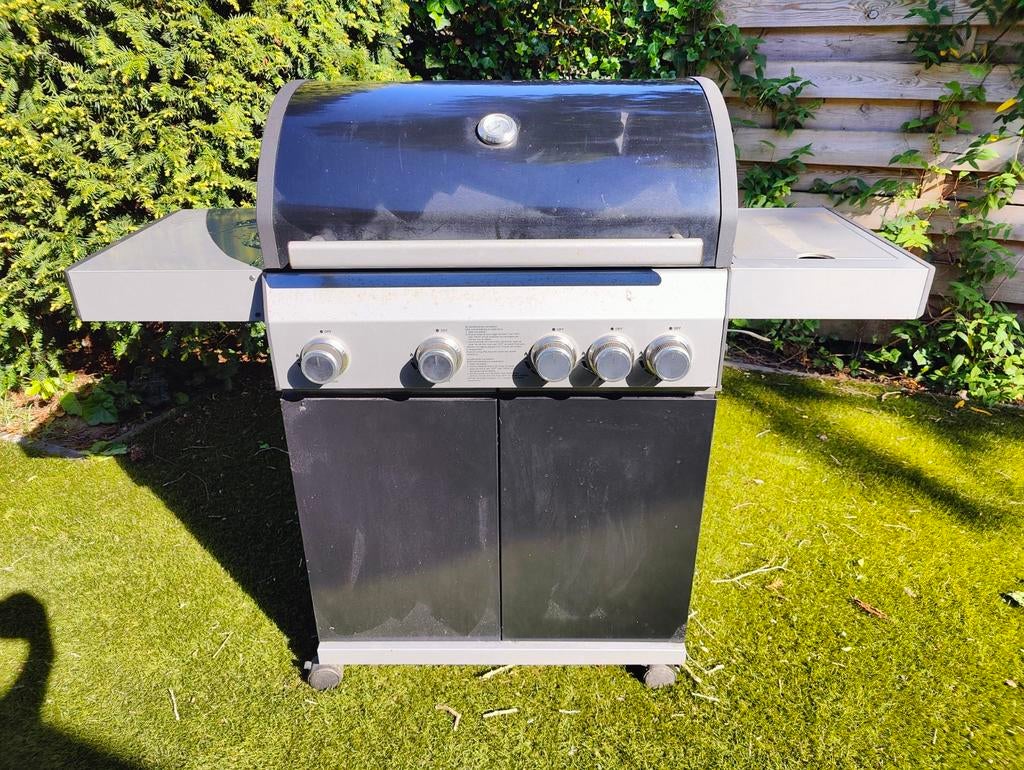 Flinke gasbarbecue met 4 branders en zijbrander (3 of 4 jaar, Ophalen, Gebruikt, Onbekend
