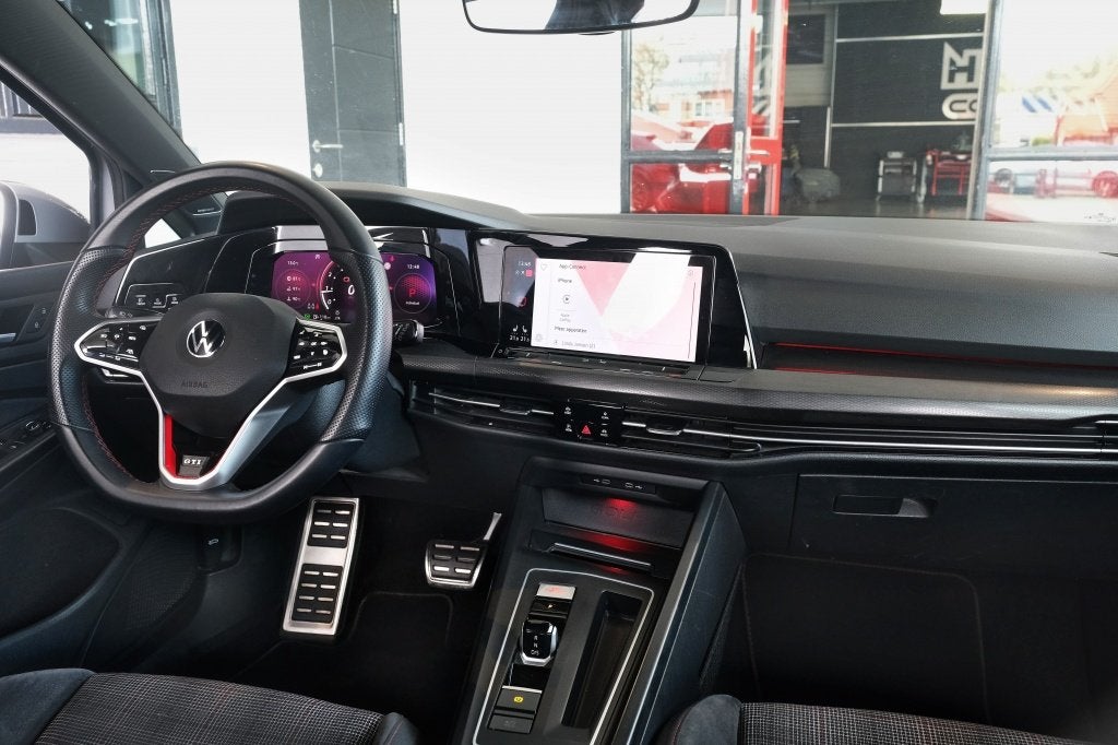 Volkswagen Golf 2.0 TSI GTI Pano, HUD, Dynaudio (bj 2021), 4 cilinders, 1984 cc, Automatische klimaatregeling, Leder en Stof