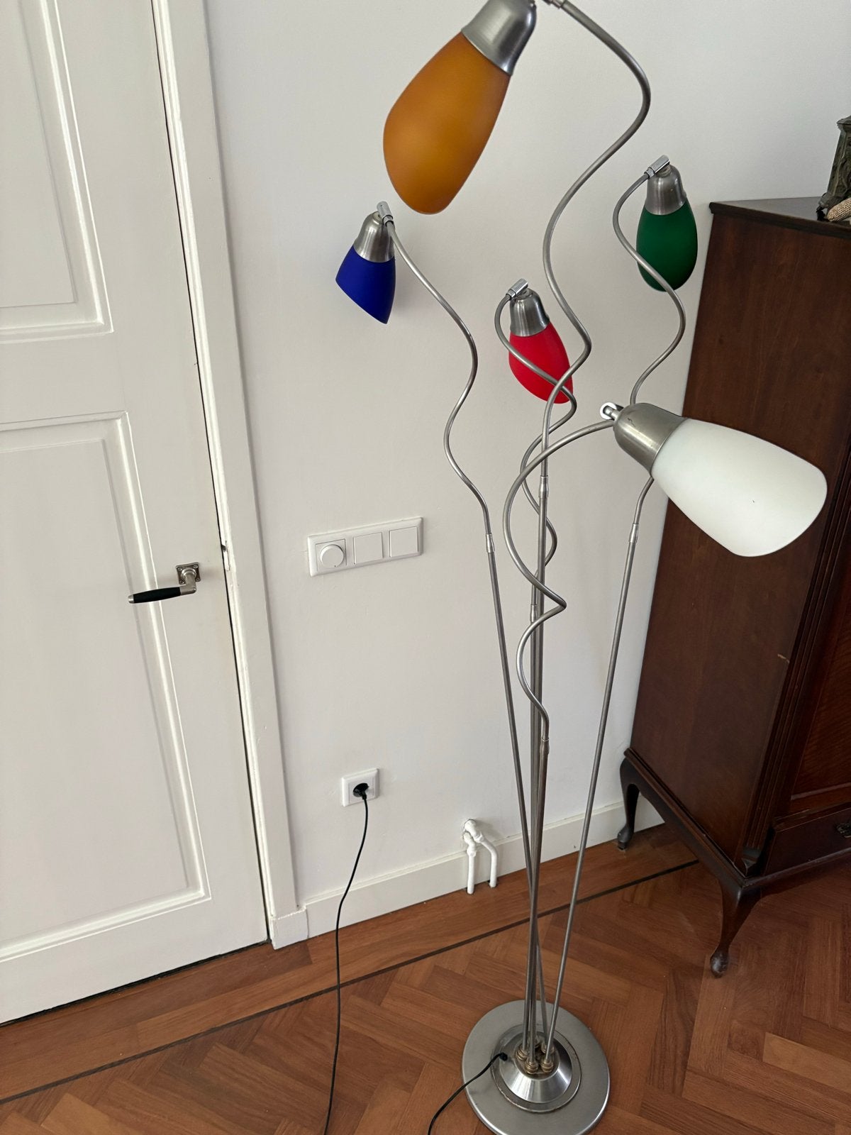 Vrolijke vloerlamp met 5 gekleurde glazen kappen, Huis en Inrichting, Lampen | Vloerlampen, Ophalen, Gebruikt, Overige fittingen