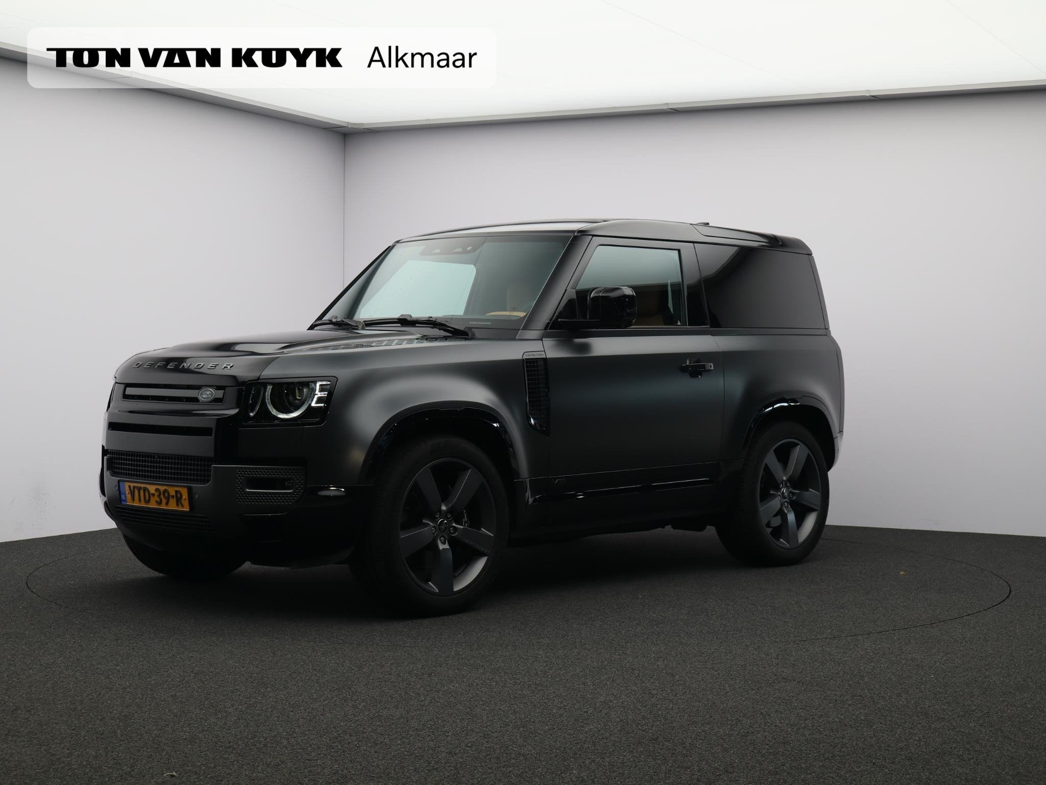 Land Rover Defender Hard Top 5.0 P525 90 V8 Grijs kenteken e, Auto's, Land Rover, Automaat, 2291 kg, Zwart, Origineel Nederlands