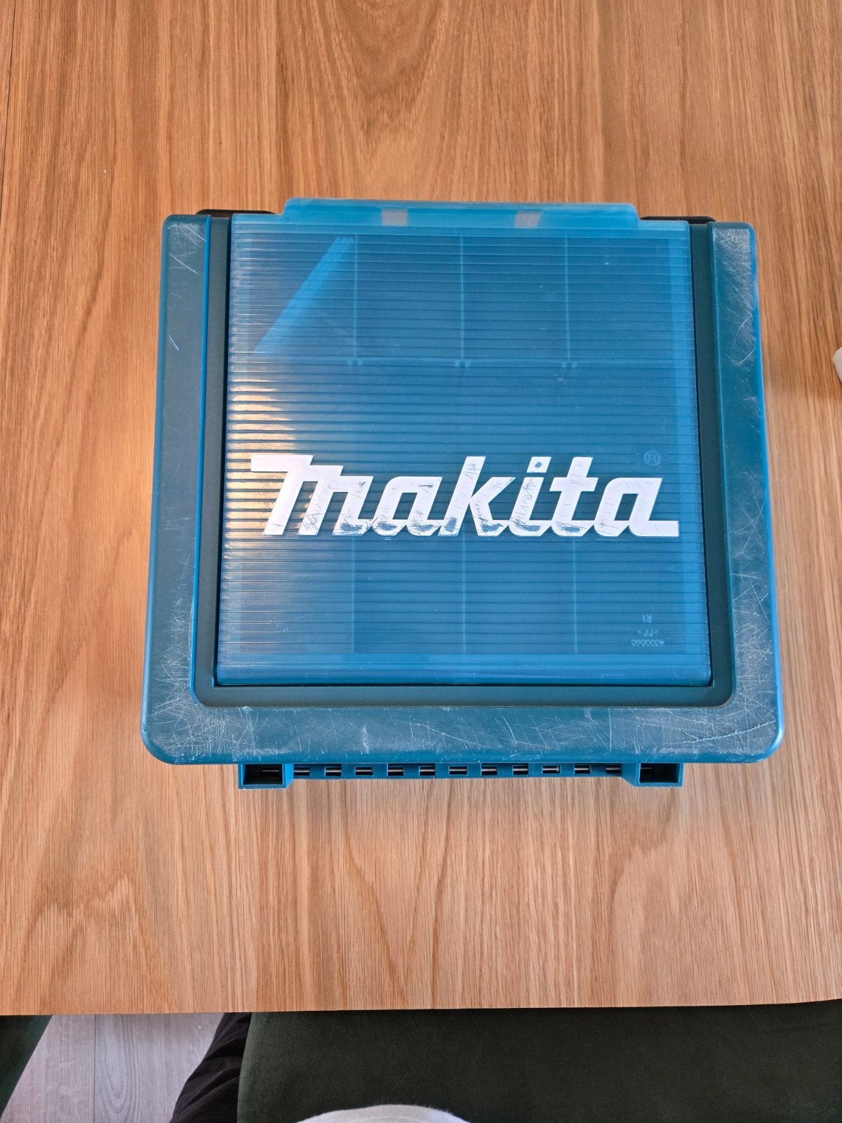 Makita HP1631 Klopboormachine met Boorset in Koffer, 600 watt of meer, Zo goed als nieuw, Klopboormechanisme, Ophalen