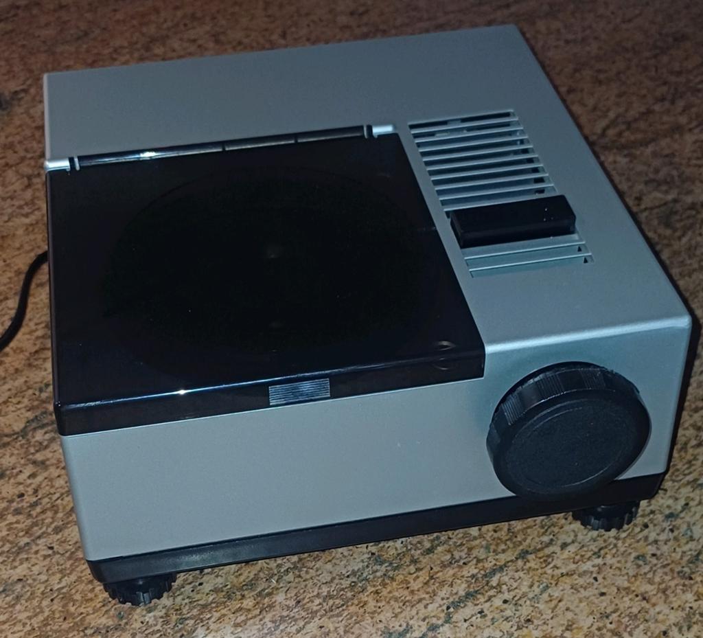 Liesegang Diaprojector (in koffer), Audio, Tv en Foto, Diaprojectors, Ophalen of Verzenden