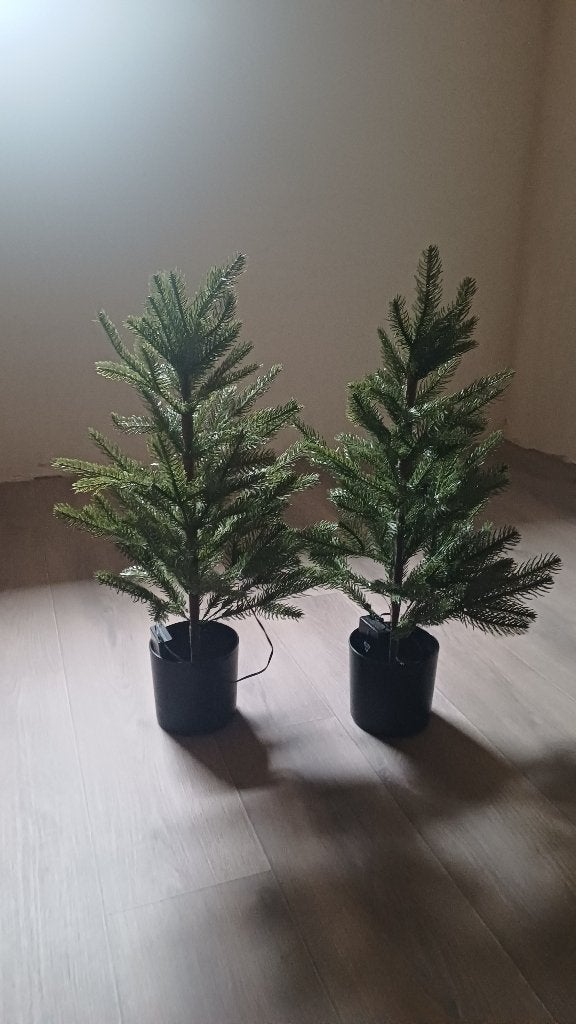 2 kleine kerstboompjes met verlichting, Ophalen of Verzenden, Zo goed als nieuw