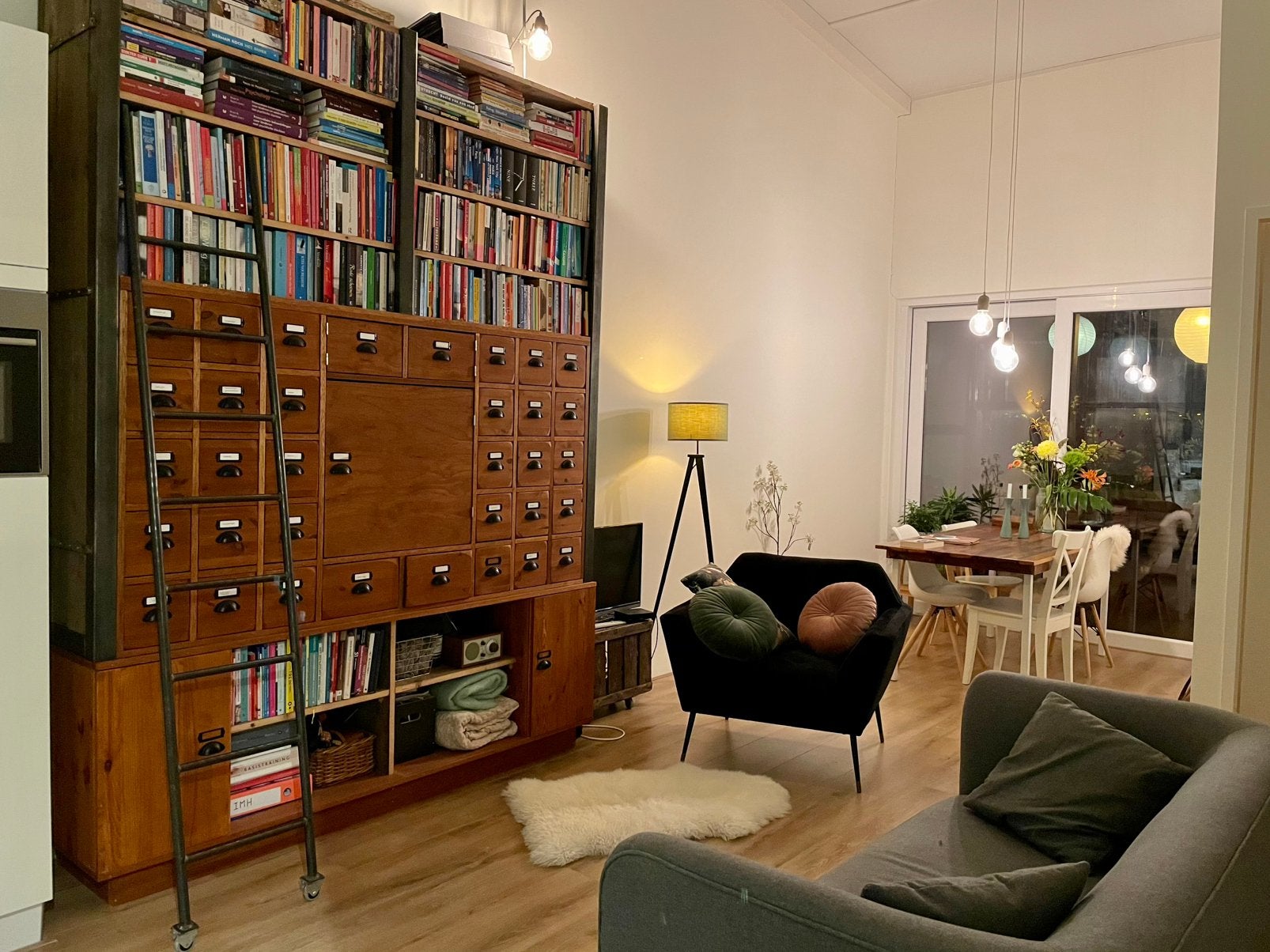 Industriële houten boekenkast / bibliotheekkast, Ophalen, Gebruikt, 25 tot 50 cm, 200 cm of meer