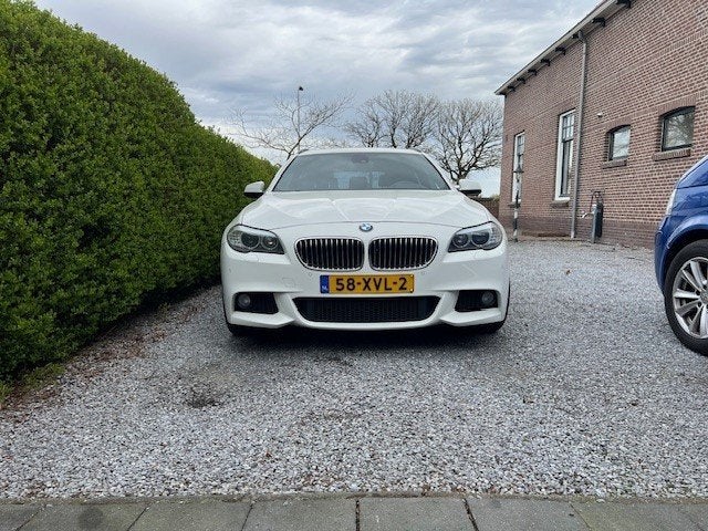 BMW 5-Serie 3.0 XD 530 Touring AUT 2012 Wit, Auto's, Automaat, Zwart, 2993 cc, Alcantara