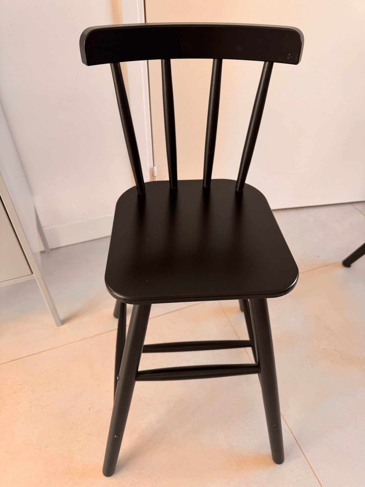 Twee IKEA AGAM kinderstoelen - Zwart (ook per stuk), Kinderen en Baby's, Kinderstoelen, Ophalen, Gebruikt, Overige typen