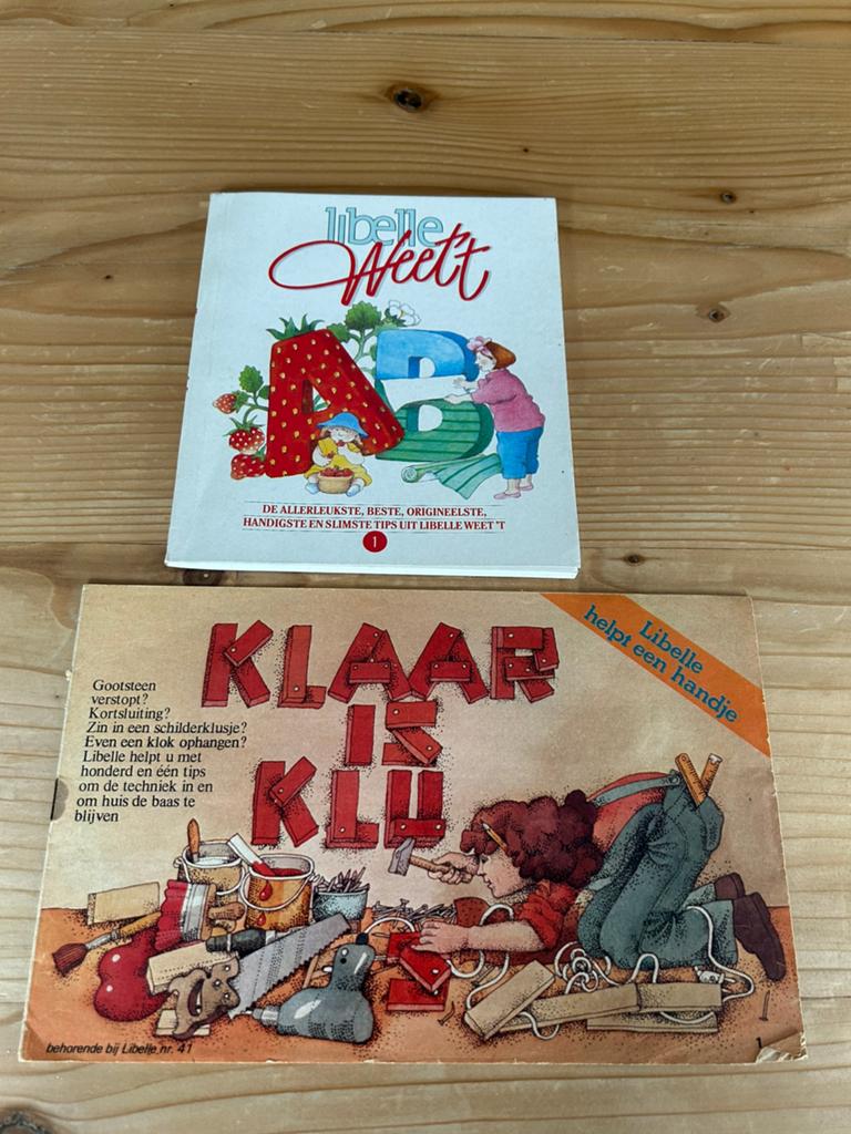 2 OUDE LIBELLE KLUSHULP BOEKJES, Boeken, Ophalen of Verzenden, Zo goed als nieuw, Damesbladen