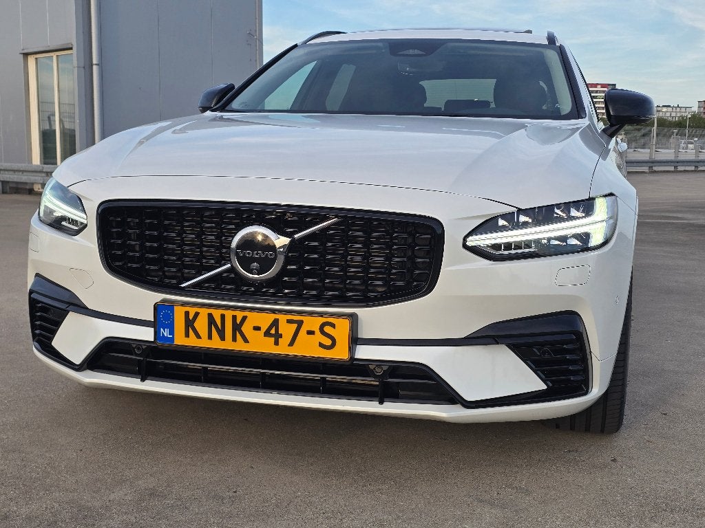 Volvo V90 T6 350pk Plug-in Hybrid Aut AWD 2025  Ultra Dark, Automaat, V90, 4 cilinders, 1969 cc