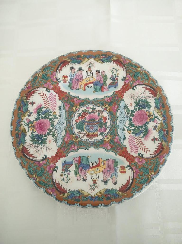Kleurrijk Chinees medaillon bord. Sierbord, Antiek en Kunst, Antiek | Porselein, Ophalen of Verzenden