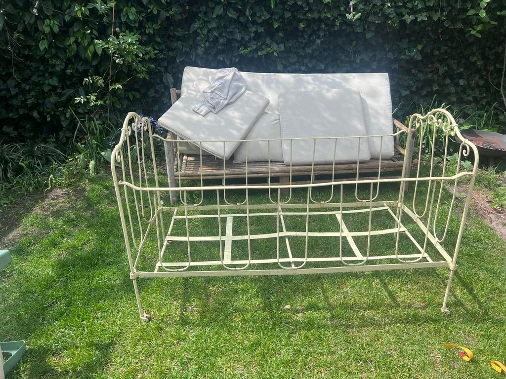 Vintage ijzeren ledikant met eventueel matras - ADA Sleep, Kinderen en Baby's, Babywiegjes en Ledikanten, Ophalen, Gebruikt, Ledikant