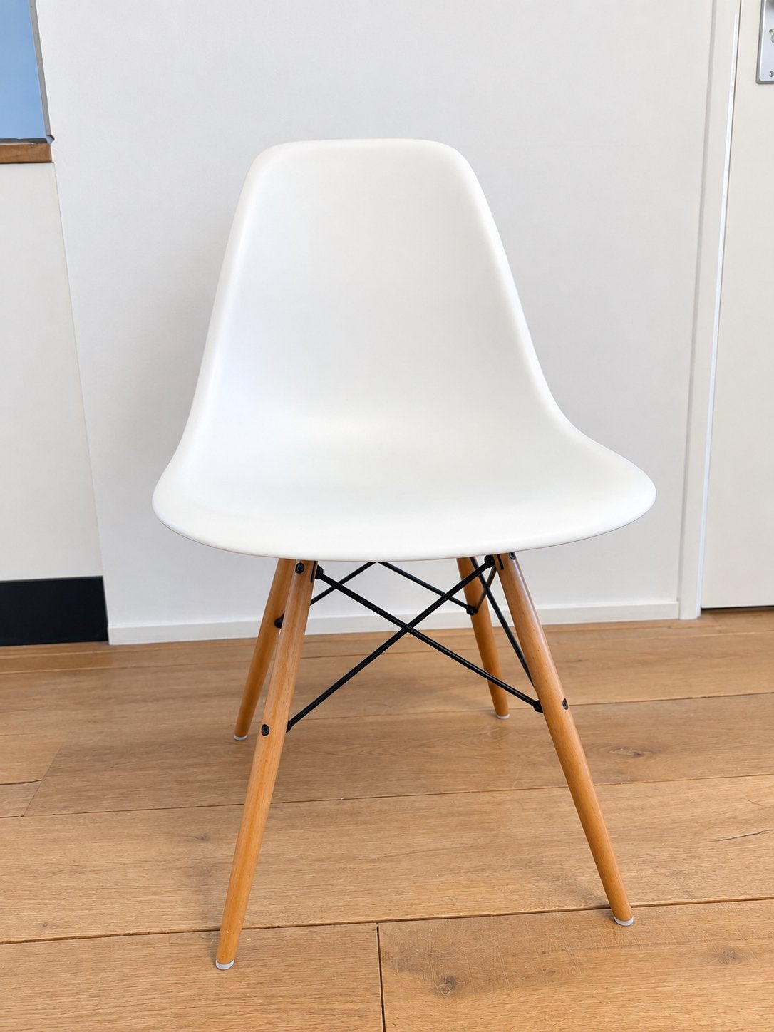 4 x Vitra Eames DSW stoelen, Ophalen, Zo goed als nieuw, Wit