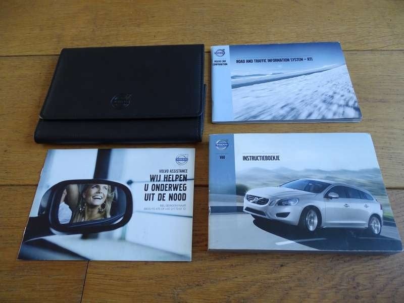 Volvo V60 Boordmap Handleidingen Nederlands - Origineel, Verzenden