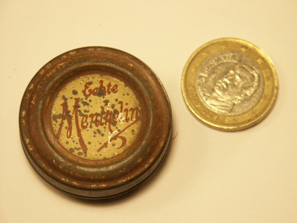 Antiek Blikje SNUIFPOEDER ca.1925 <> “Echte MENTHOLIN” Snuf, Ophalen of Verzenden, Gebruikt, Tabaksdoos of Verpakking