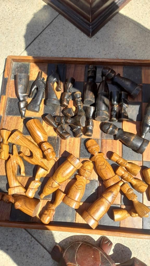 Uniek handgemaakt schaakspel van hout, Een of twee spelers, Ophalen of Verzenden, Gebruikt, Onbekend