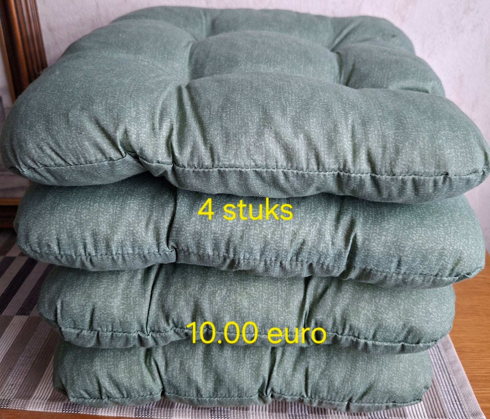 4 mintgroene kussentjes, zo goed als nieuw, Ophalen