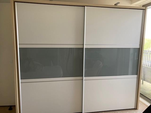 2 deurs kledingkast met licht, 200 cm of meer, Zo goed als nieuw, 200 cm of meer, 50 tot 75 cm