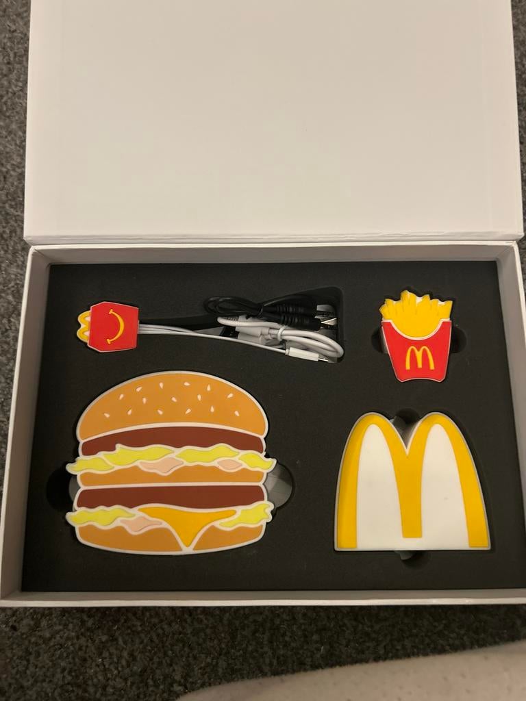 McDonald's Gadget Set: Powerbank, Speaker, USB & Kabels, Ophalen, Nieuw
