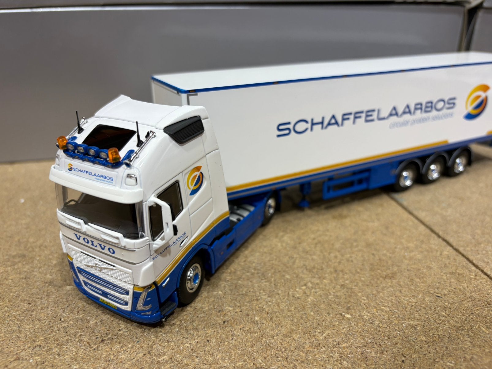 TEKNO VOLVO FH05 GLOBETROTTER SCHAFFELAARBOS, Ophalen of Verzenden, Zo goed als nieuw, Bus of Vrachtwagen, Tekno