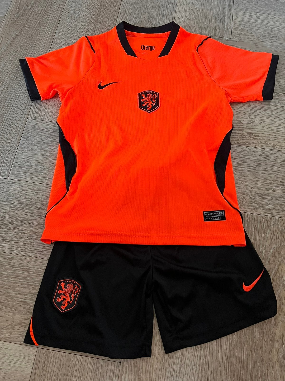 Tenue nederland thuis 146/152, Kinderen en Baby's, Kinderkleding | Maat 146, Ophalen of Verzenden, Zo goed als nieuw, Jongen of Meisje
