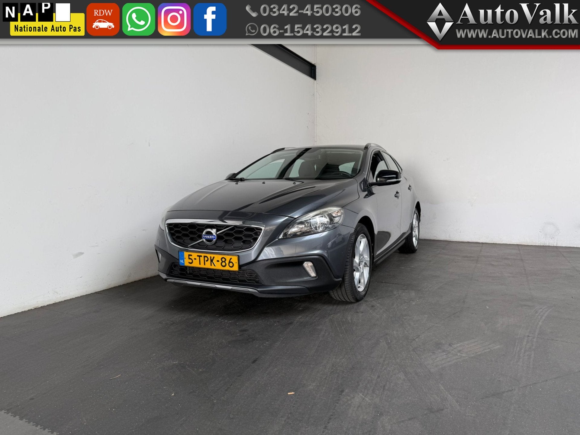 Volvo V40 Cross Country 1.6 T4 Momentum (bj 2014), Auto's, Voorwielaandrijving, Gebruikt, 4 cilinders, 179 pk