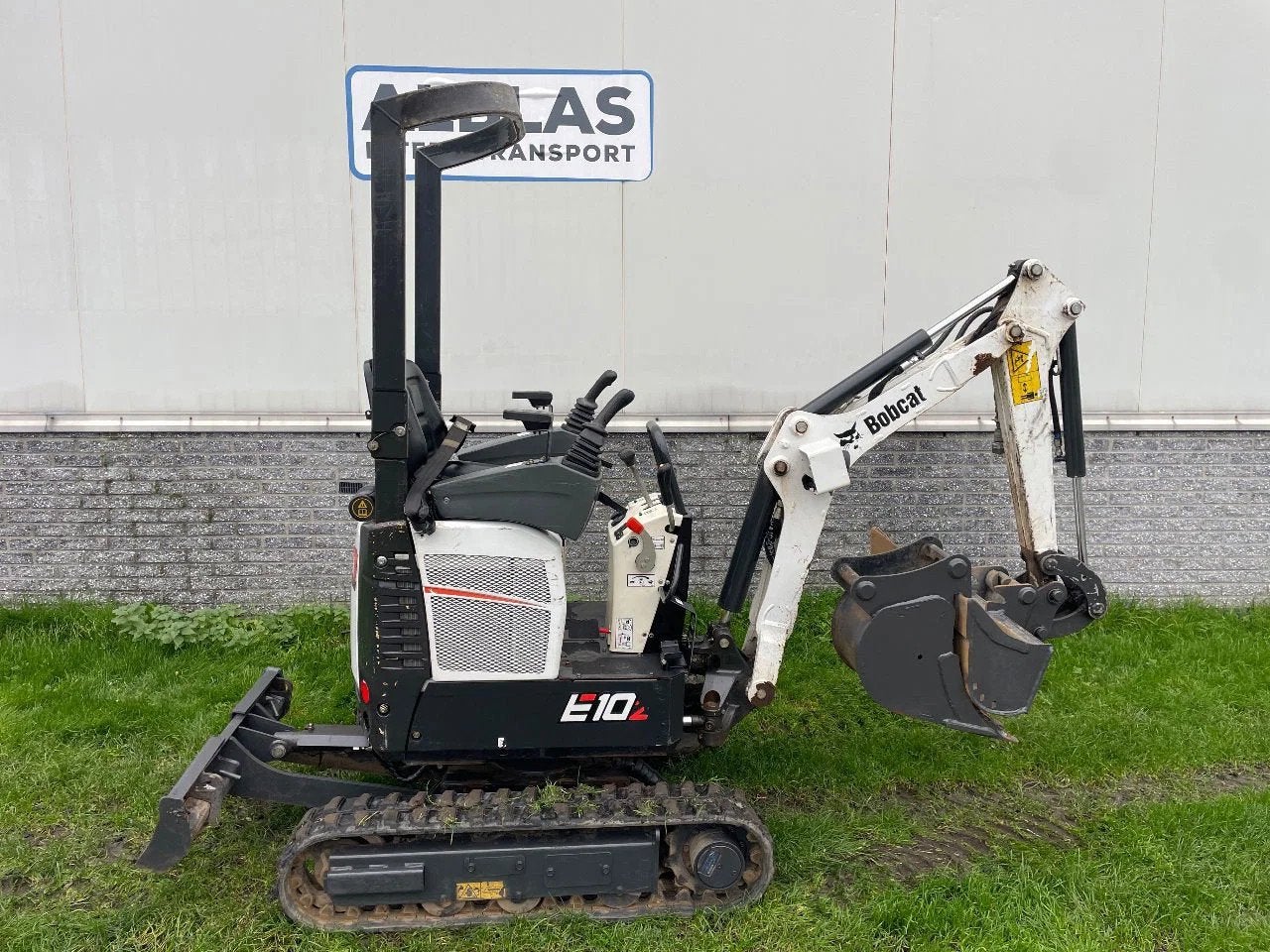 Bobcat E10 minigraver BJ 2023 slechts 615 uur (bj 2023), Zakelijke goederen, Machines en Bouw | Kranen en Graafmachines, Bobcat