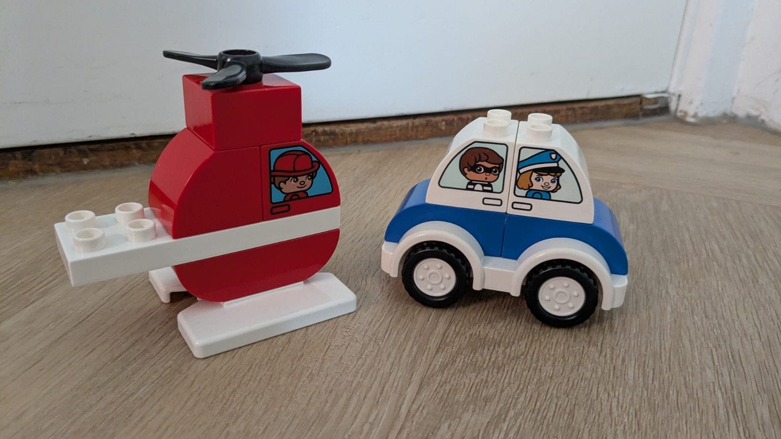 Duplo Brandweerhelikopter en Politiewagen 10957, Ophalen of Verzenden, Duplo, Complete set, Compleet