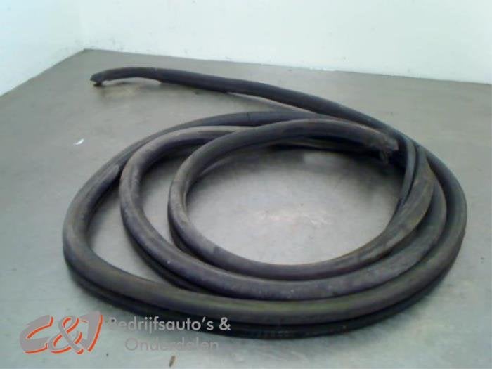 Portierrubber 4Deurs links-achter van een Ford Transit, Gebruikt, -, -, Ophalen of Verzenden