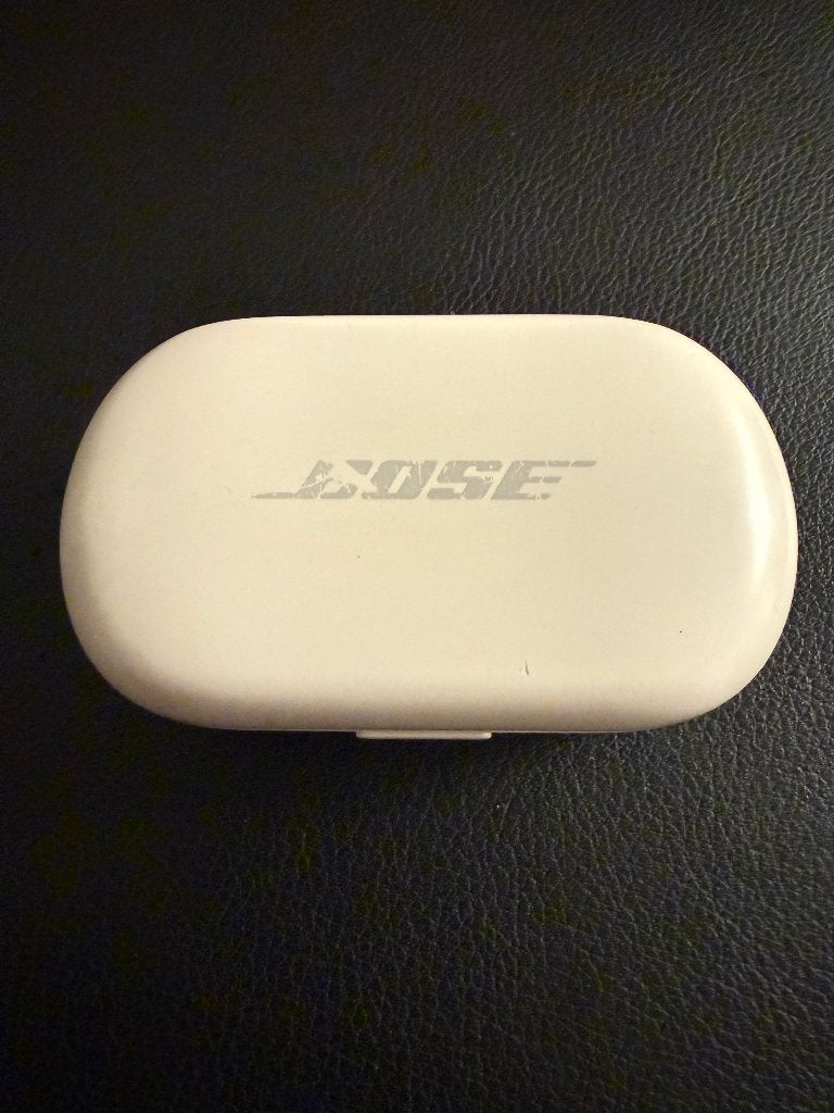 Bose QuietComfort Earbuds 429708 White charging case, Gebruikt, Bose, Ophalen of Verzenden, In oorschelp (earbud)